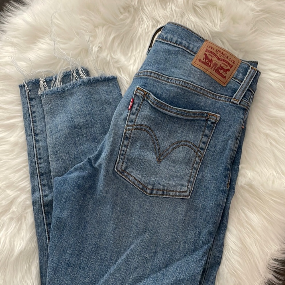Women’s Levi’s Wedgie Skinny - size 28